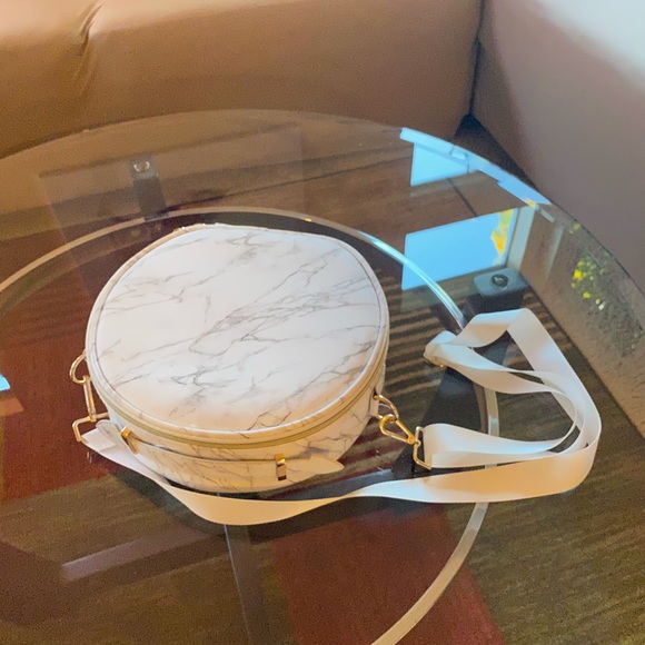 Beautiful marbled make up travel case - Picture 9 of 11